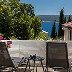 Beeindruckendes Nur 80 Meter Zum Mit Mediterranem Garten Und Chillout-bereich Prázdninový dům Crikvenica