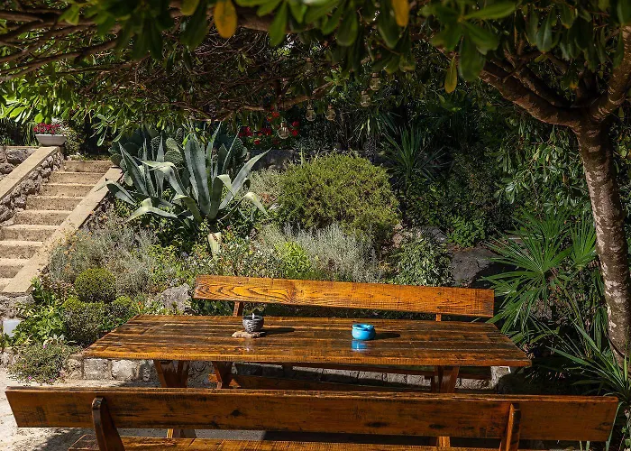 Beeindruckendes Nur 80 Meter Zum Mit Mediterranem Garten Und Chillout-bereich