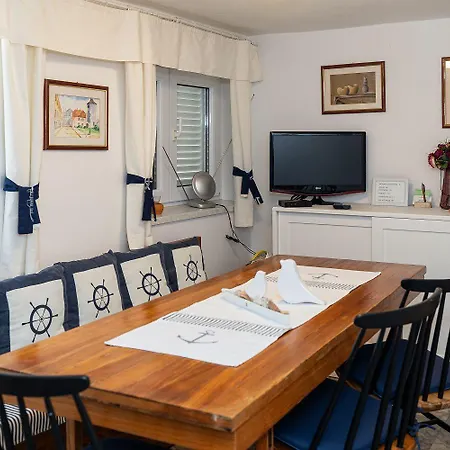 Beeindruckendes Nur 80 Meter Zum Mit Mediterranem Garten Und Chillout-bereich Holiday home