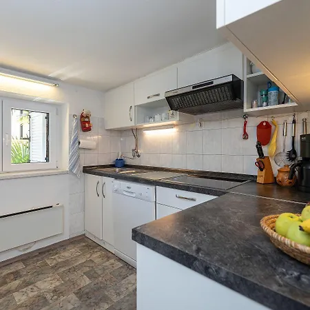 Beeindruckendes Nur 80 Meter Zum Mit Mediterranem Garten Und Chillout-bereich * Crikvenica