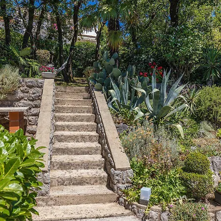 Feriehus Beeindruckendes Nur 80 Meter Zum Mit Mediterranem Garten Und Chillout-bereich Crikvenica
