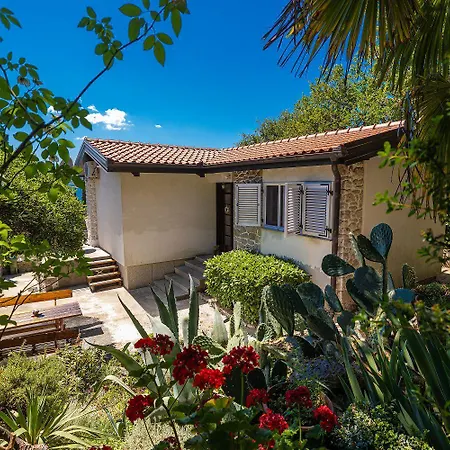 Beeindruckendes Nur 80 Meter Zum Mit Mediterranem Garten Und Chillout-bereich Feriehus