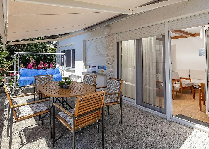 Beeindruckendes Nur 80 Meter Zum Mit Mediterranem Garten Und Chillout-bereich * Crikvenica