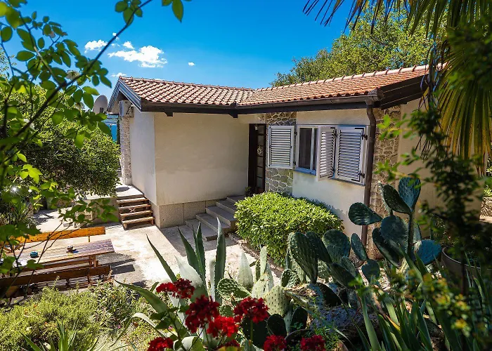 Beeindruckendes Nur 80 Meter Zum Mit Mediterranem Garten Und Chillout-bereich Holiday home Crikvenica