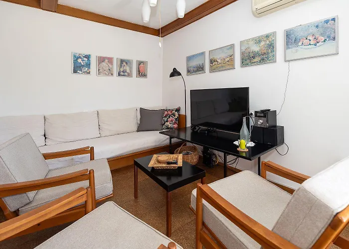 Beeindruckendes Nur 80 Meter Zum Mit Mediterranem Garten Und Chillout-bereich *