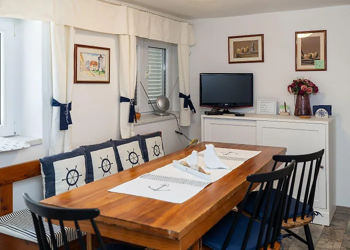 Beeindruckendes Nur 80 Meter Zum Mit Mediterranem Garten Und Chillout-bereich Holiday home