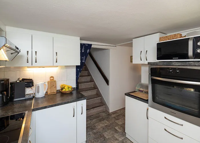 Beeindruckendes Nur 80 Meter Zum Mit Mediterranem Garten Und Chillout-bereich *