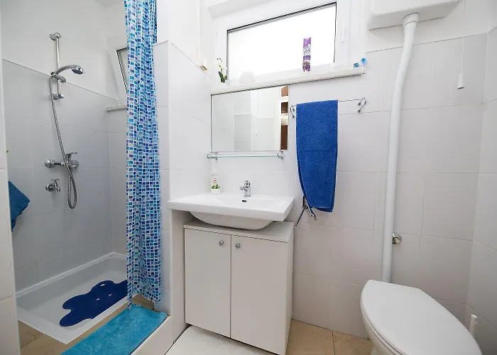 Beeindruckendes Nur 80 Meter Zum Mit Mediterranem Garten Und Chillout-bereich Crikvenica