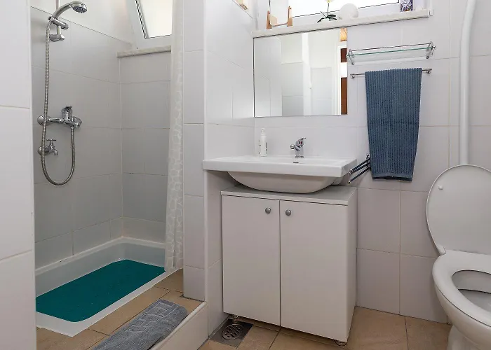 Beeindruckendes Nur 80 Meter Zum Mit Mediterranem Garten Und Chillout-bereich Crikvenica