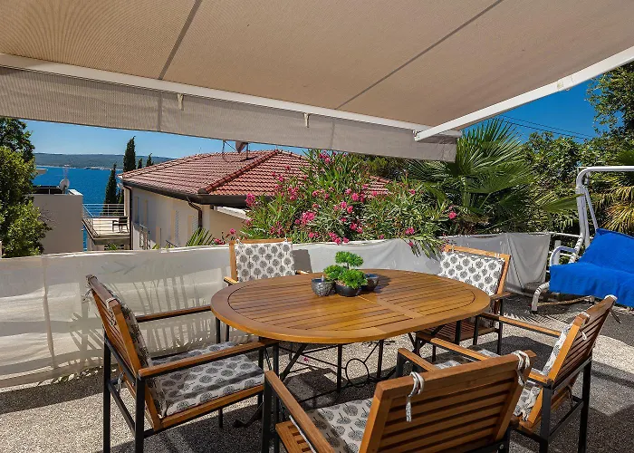 Beeindruckendes Nur 80 Meter Zum Mit Mediterranem Garten Und Chillout-bereich