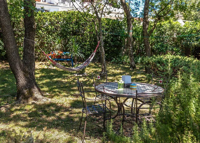 Beeindruckendes Nur 80 Meter Zum Mit Mediterranem Garten Und Chillout-bereich