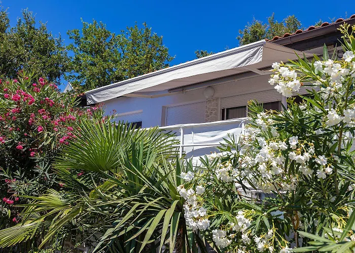 Beeindruckendes Nur 80 Meter Zum Mit Mediterranem Garten Und Chillout-bereich Holiday home Crikvenica