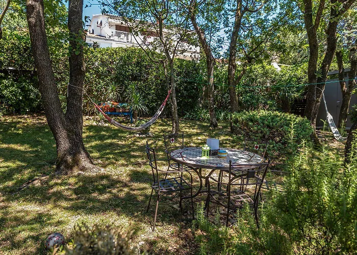 Beeindruckendes Nur 80 Meter Zum Mit Mediterranem Garten Und Chillout-bereich